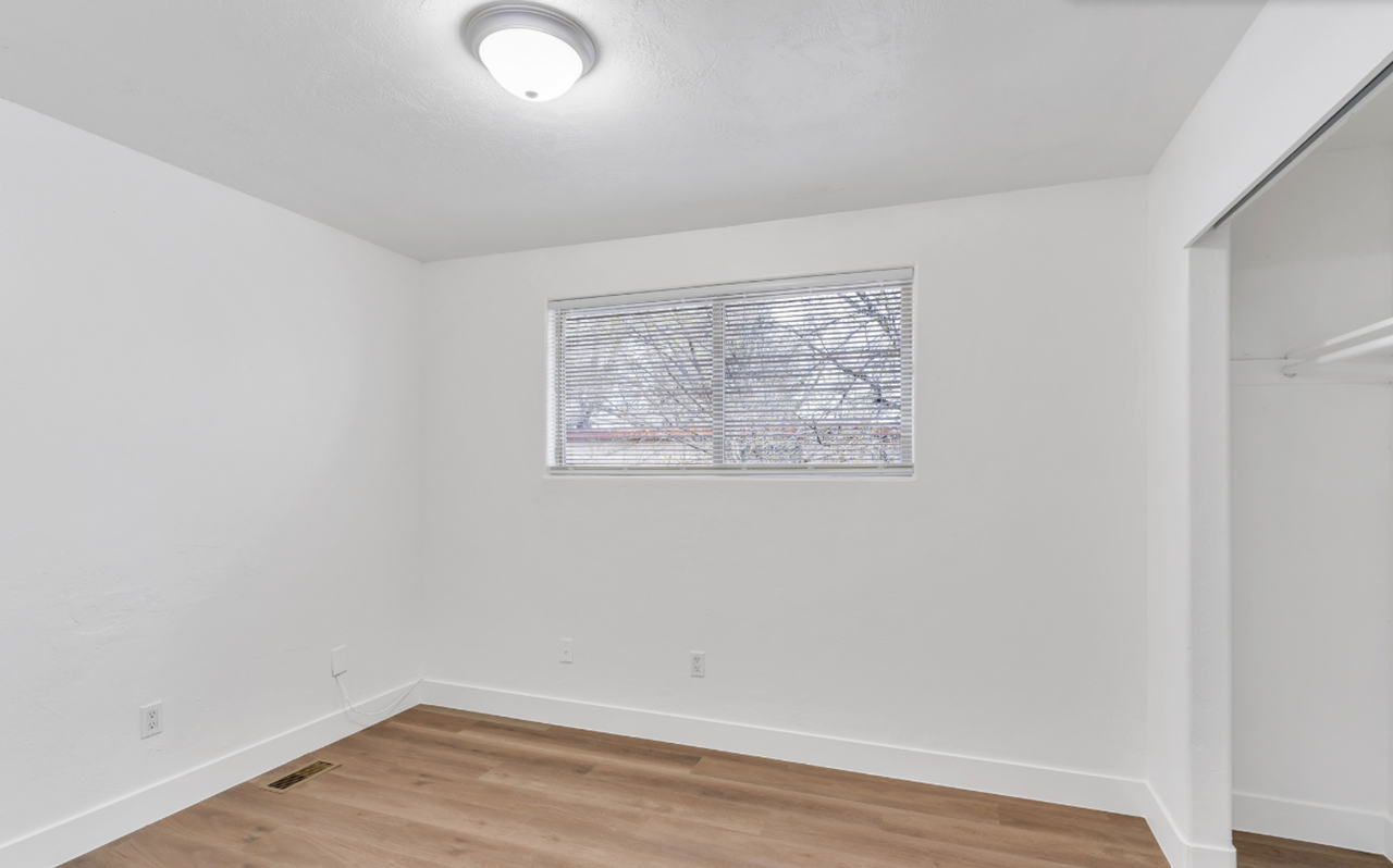 1794 W Shannon Cir - Photo 4 of 23