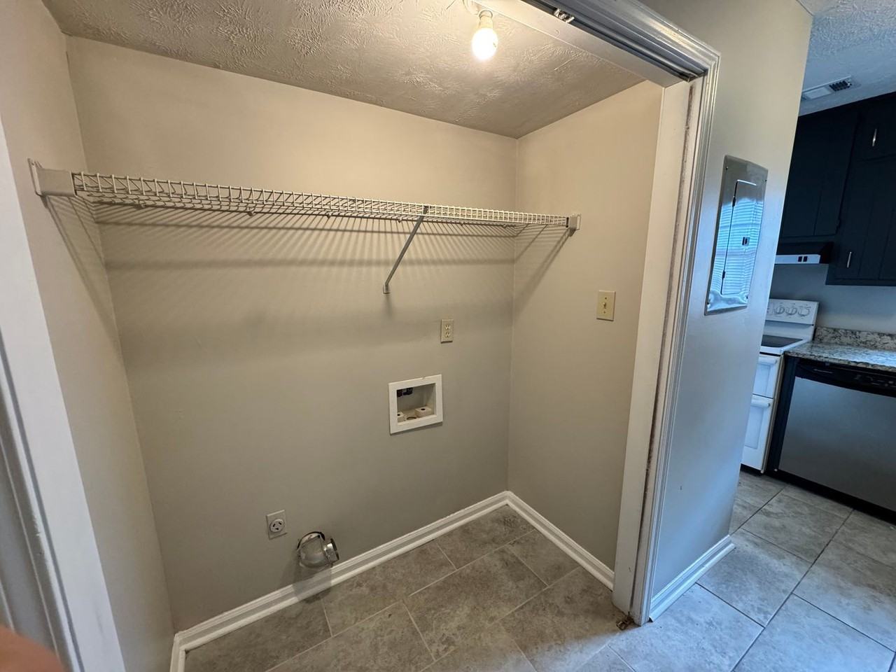 2180 Kings Gate Cir Apt B - Photo 4 of 26