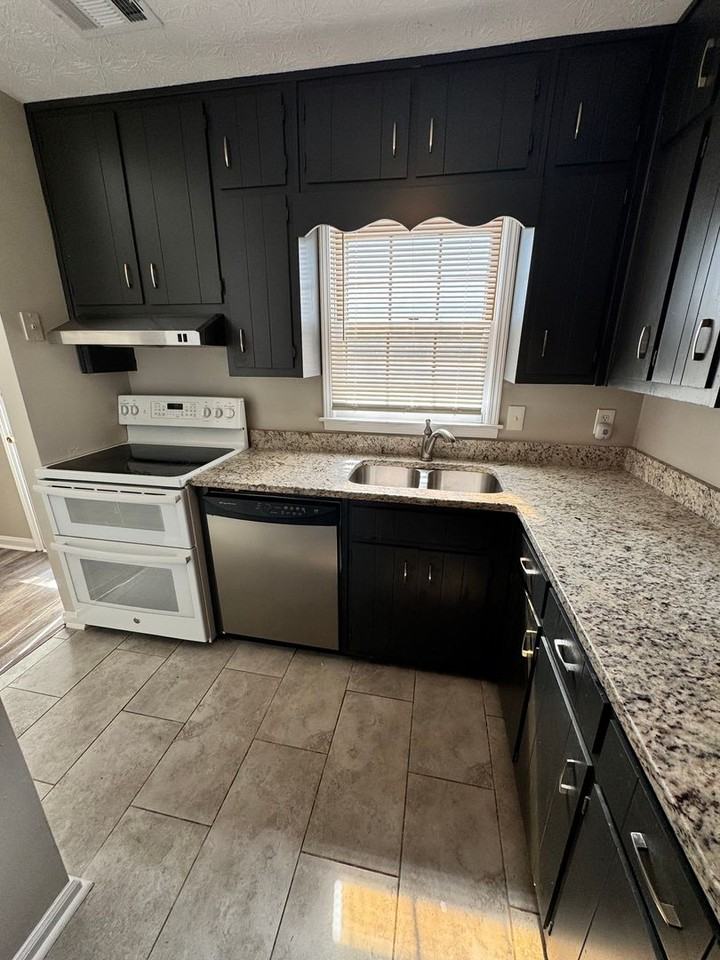 2180 Kings Gate Cir Apt B - Photo 6 of 26