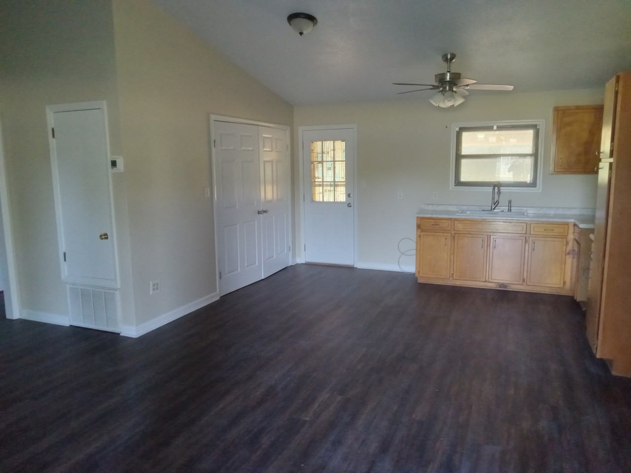 Academy Avenue 144 North - Photo 2 of 8