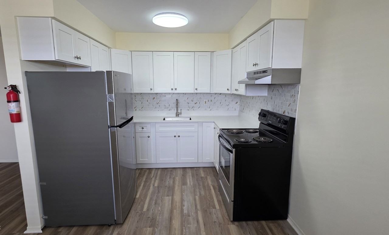 256 Belleville Avenue - Photo 2 of 5