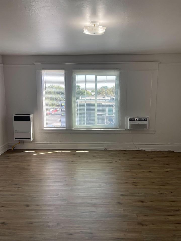 545 N. California St - Photo 3 of 15