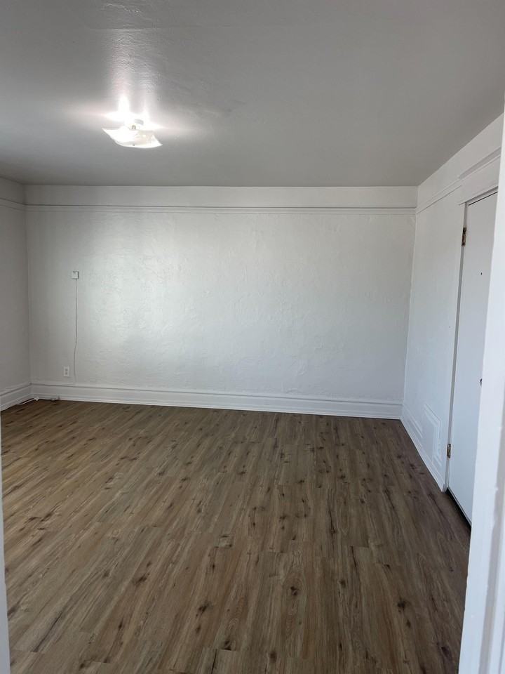 545 N. California St - Photo 4 of 15