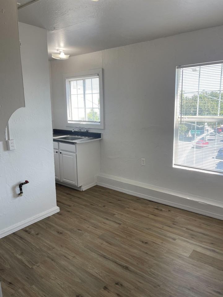 545 N. California St - Photo 7 of 15