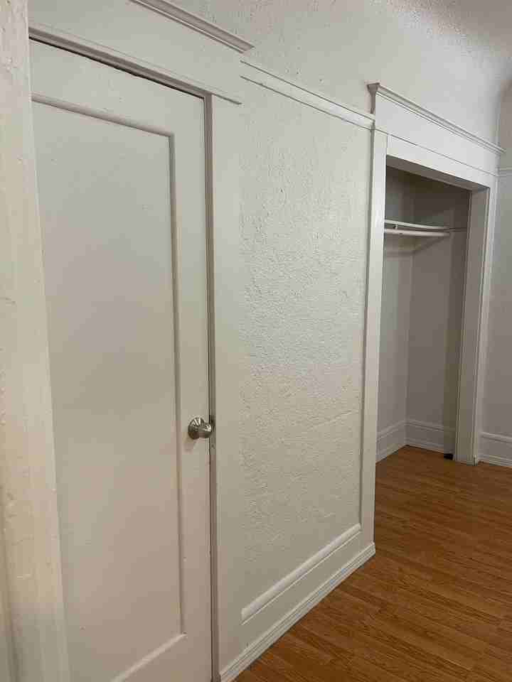 436 E. Oak St - Photo 3 of 14