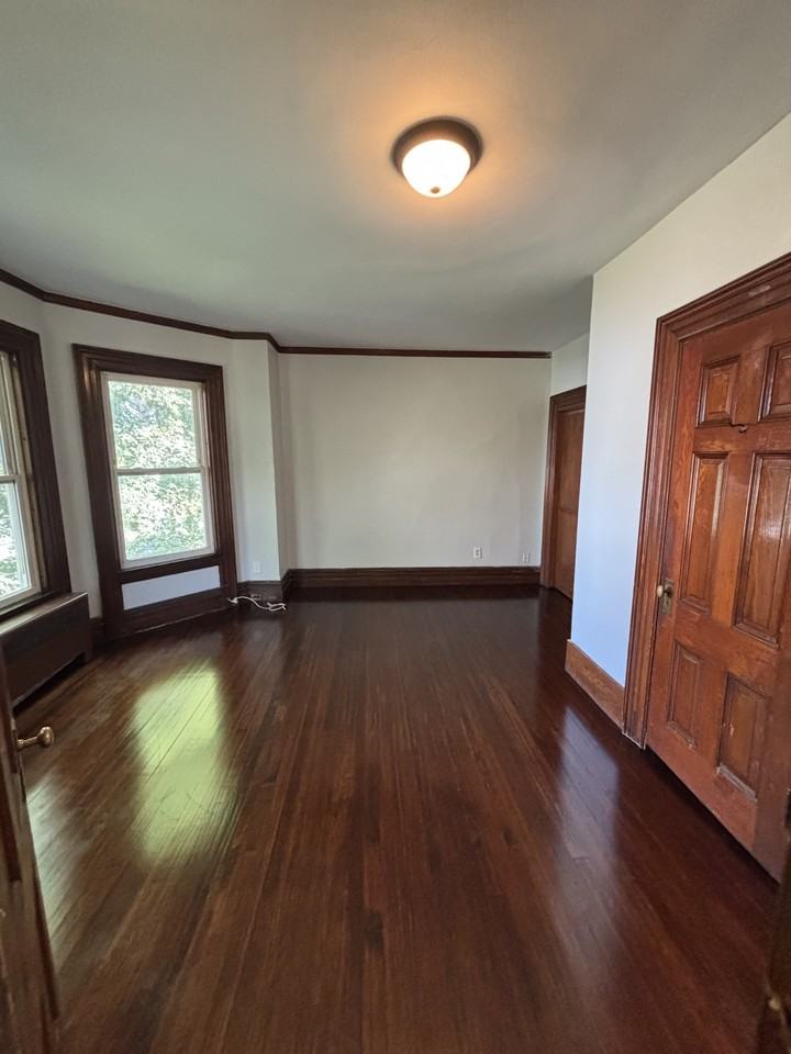 190 Broad Street - Photo 3 of 8