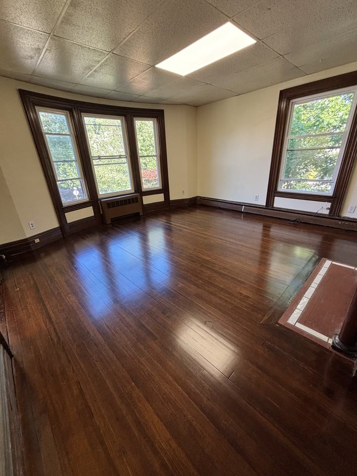 190 Broad Street - Photo 4 of 8