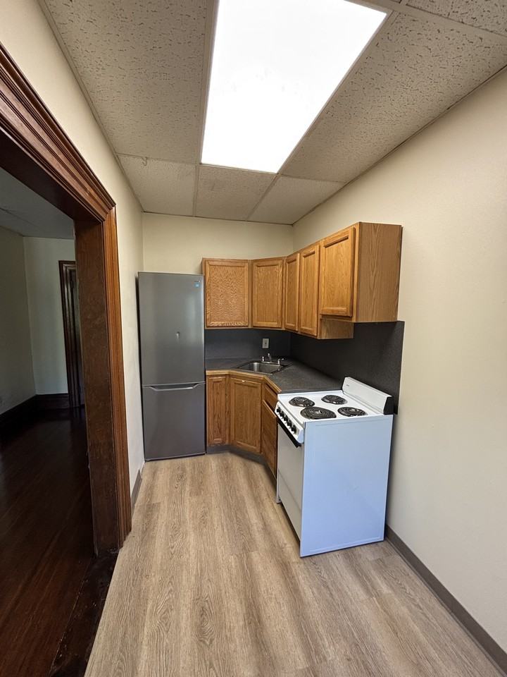 190 Broad Street - Photo 7 of 8