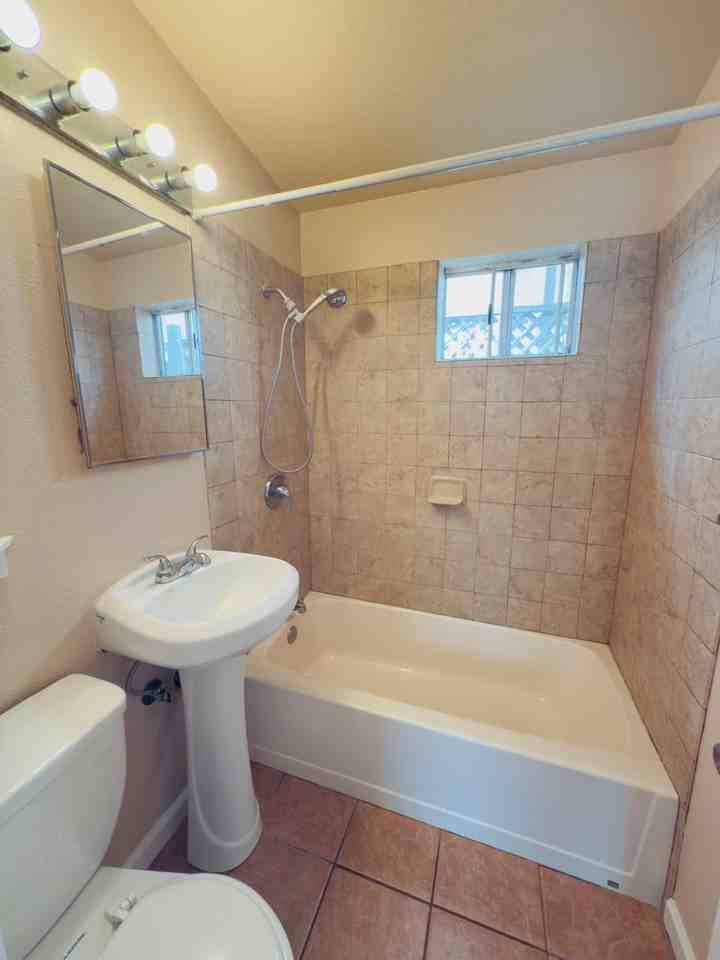 5133 W Point Loma Blvd - Photo 4 of 6