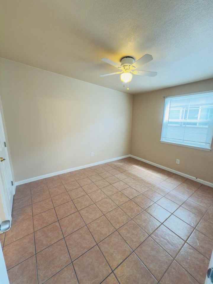 5133 W Point Loma Blvd - Photo 5 of 6