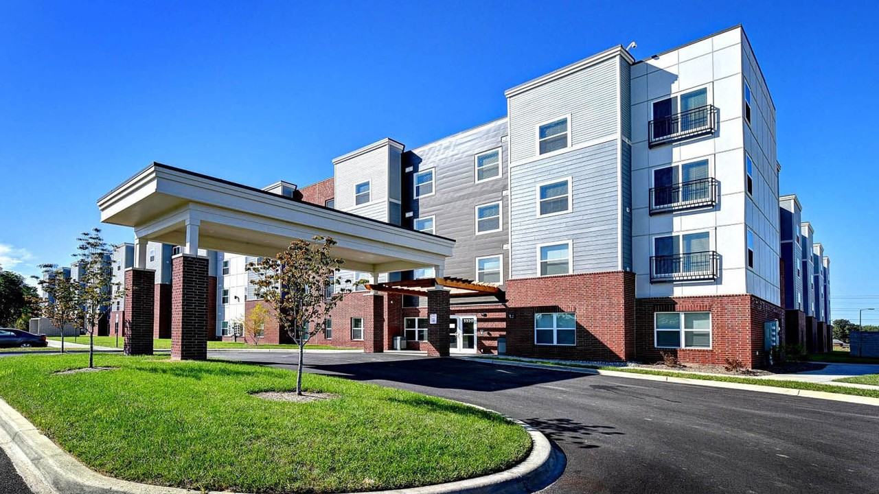 Riverport Landings Senior - Photo 2 of 8