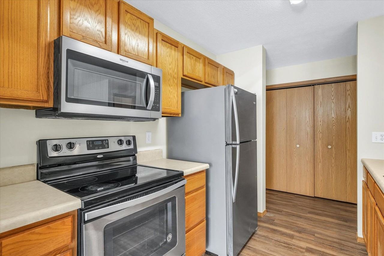 2721 Rainbow Ave - Photo 2 of 25