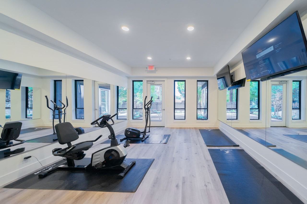 Petty - Photo 4 of 10