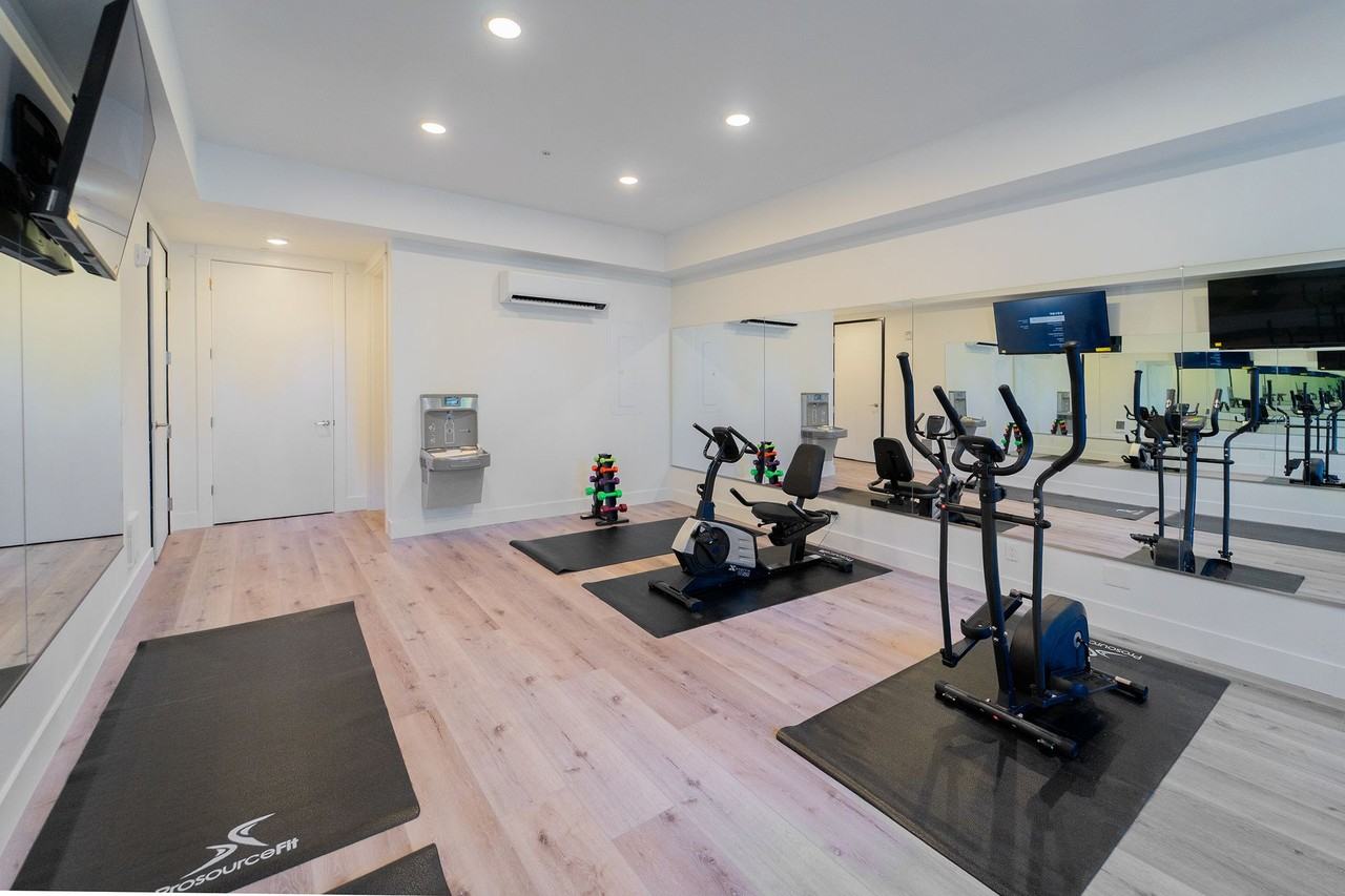 Petty - Photo 5 of 10