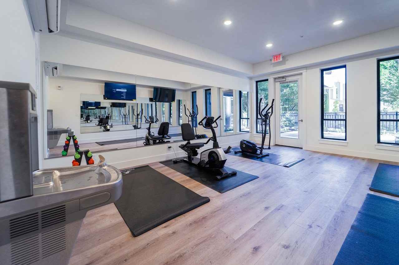 Petty - Photo 6 of 10