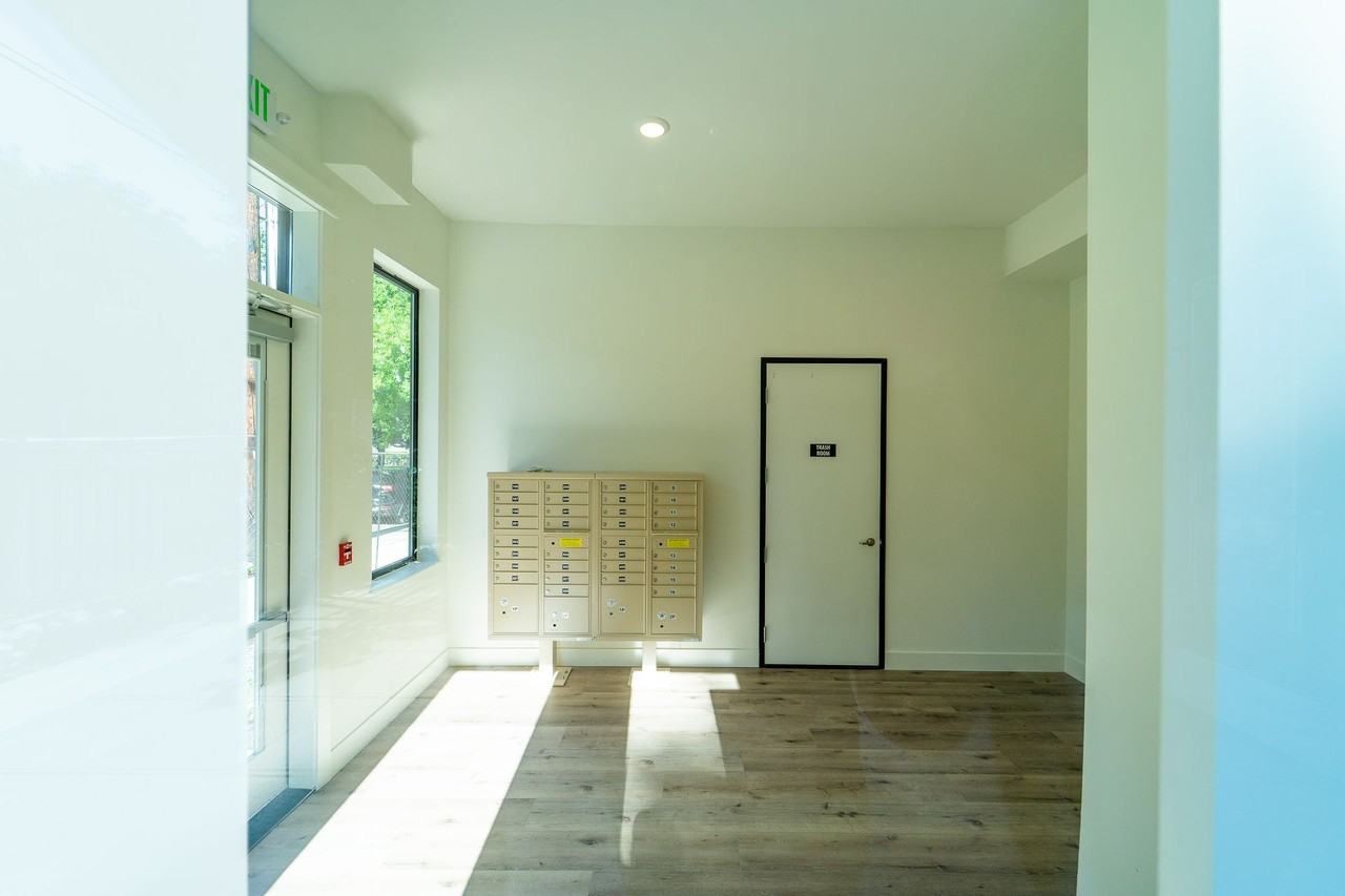 Petty - Photo 7 of 10