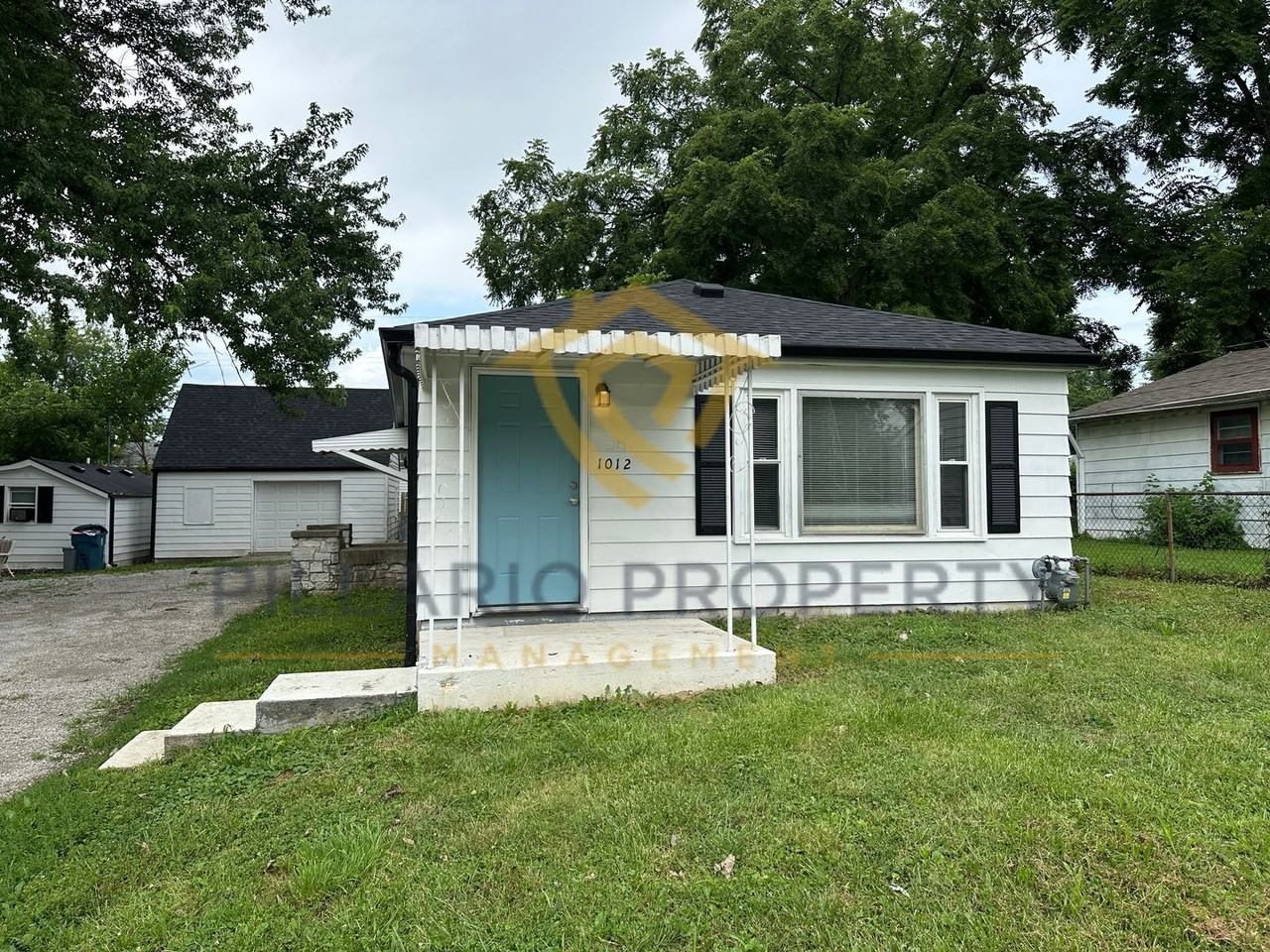 1012 South Worth Avenue - Photo 2 of 23