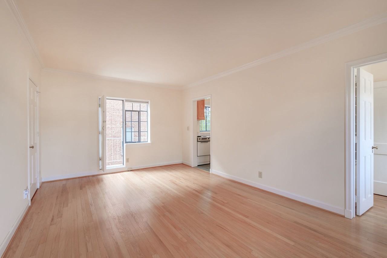 Beautiful Historic Studio Apartments - Photo 6 of 28