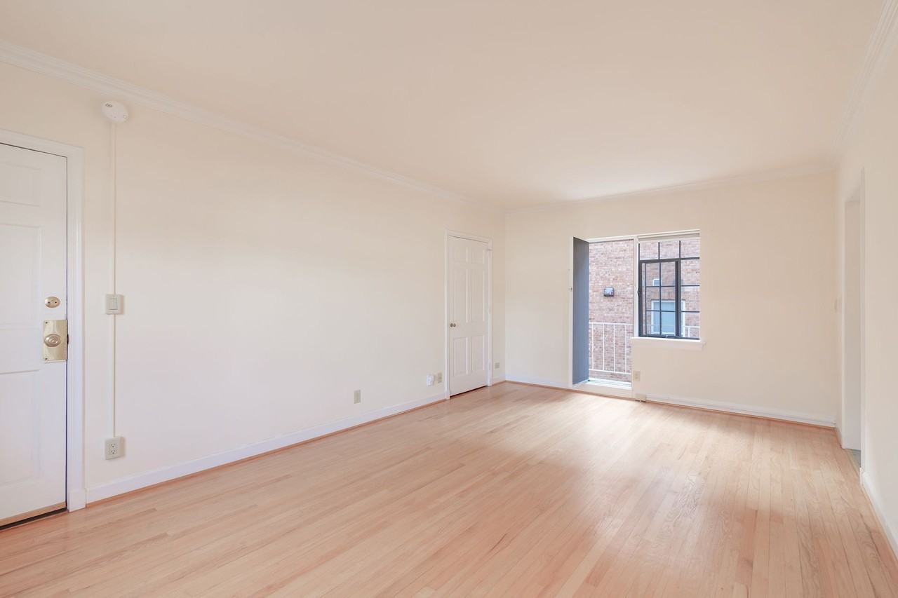 Beautiful Historic Studio Apartments - Photo 7 of 28