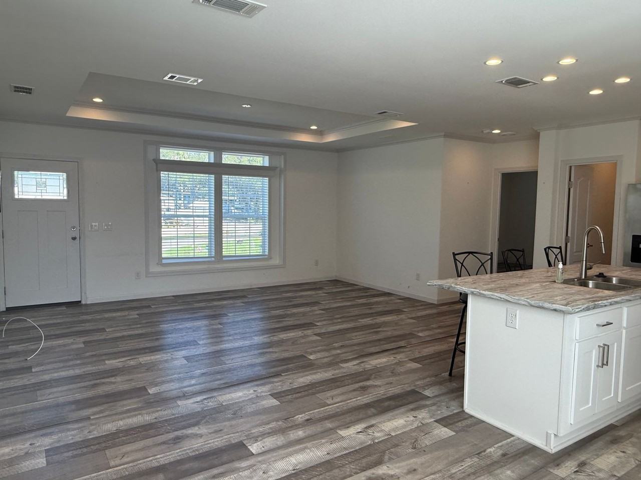 112 Paradise Dr - Photo 4 of 12