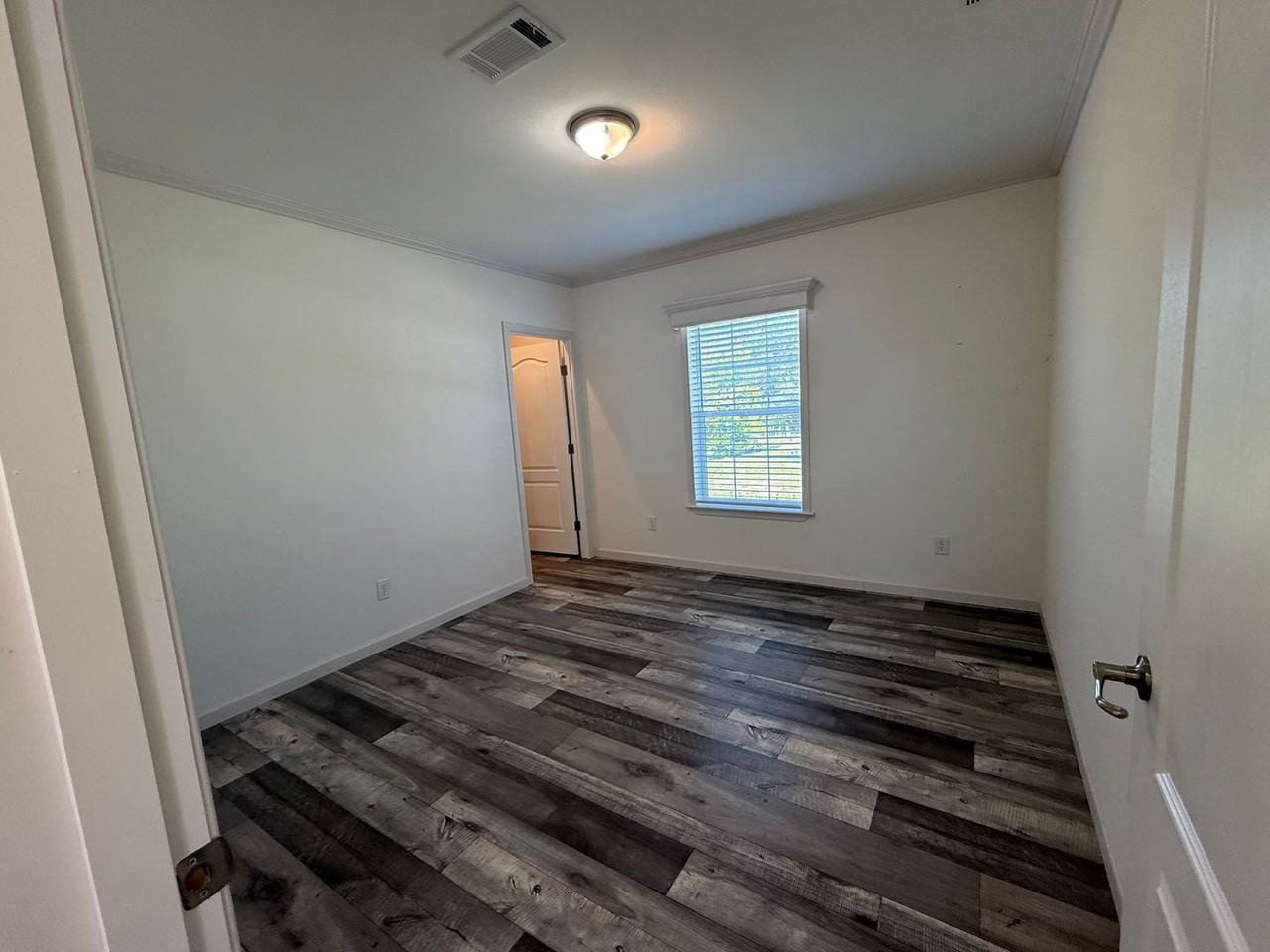 112 Paradise Dr - Photo 7 of 12