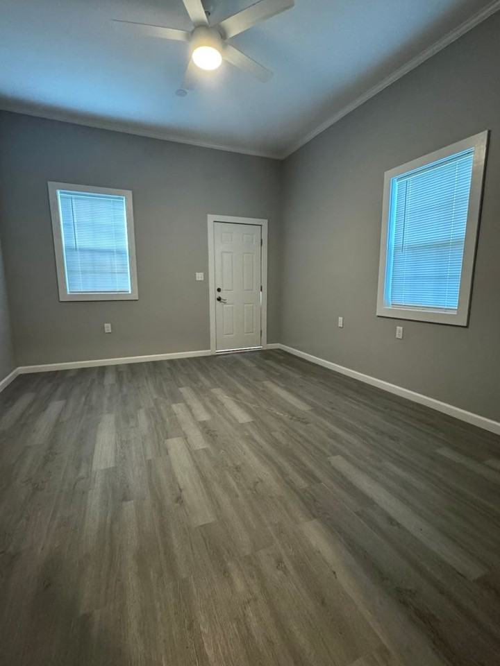 2707 Gordon Ave - Photo 3 of 9