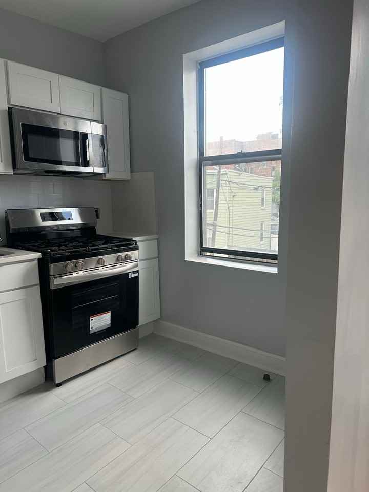 119 - Golden Crest 119 60th Street, LLC - Photo 6 of 48