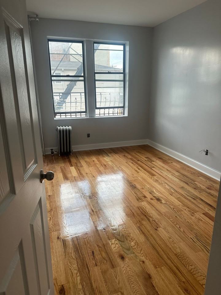 119 - Golden Crest 119 60th Street, LLC - Photo 7 of 48