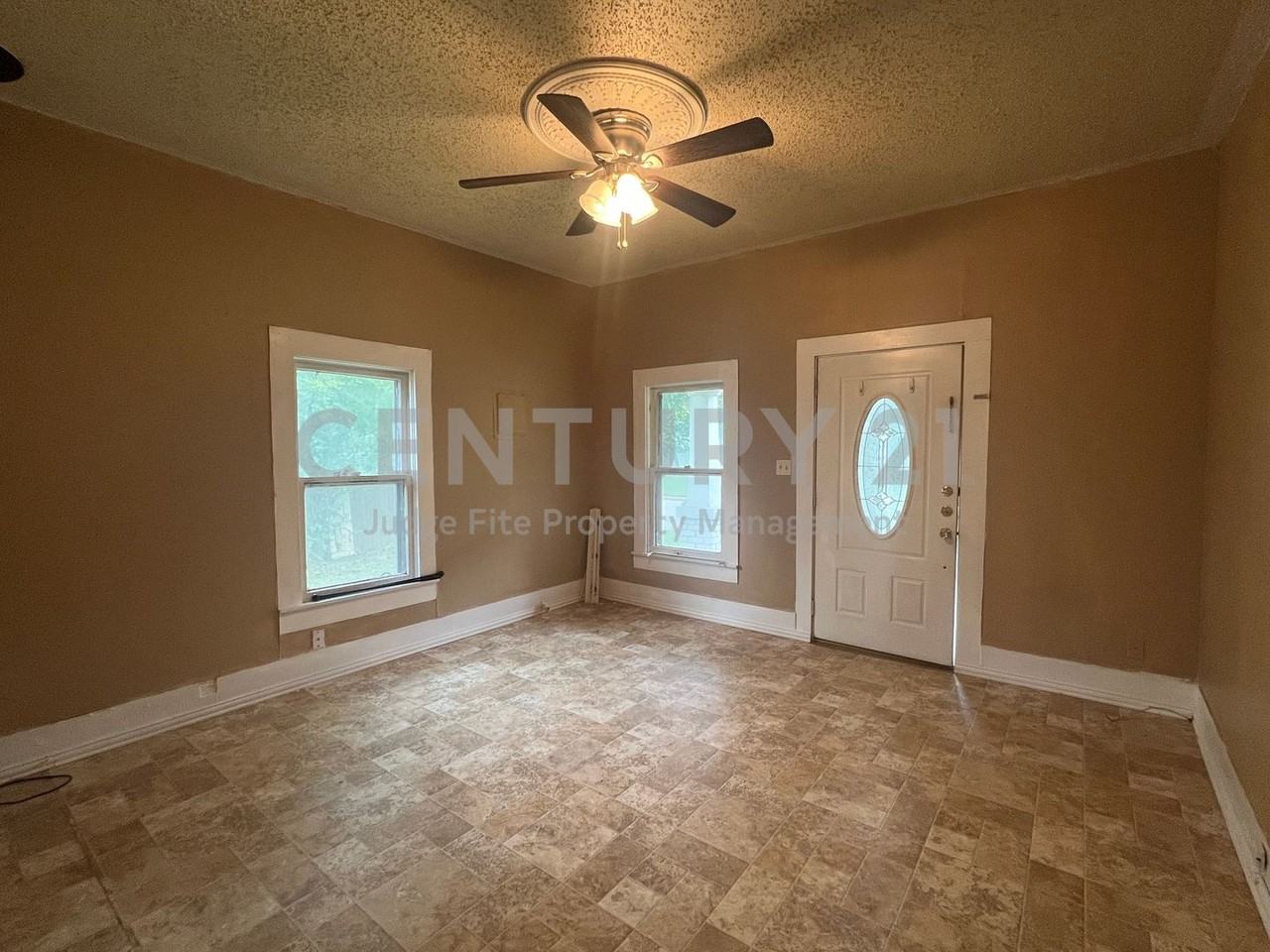 311 W Spring St - Photo 2 of 11