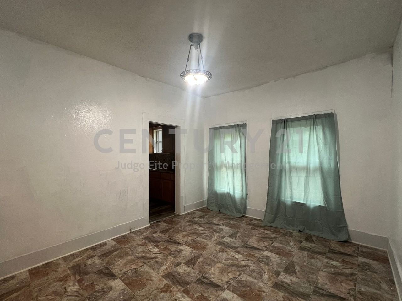 311 W Spring St - Photo 3 of 11