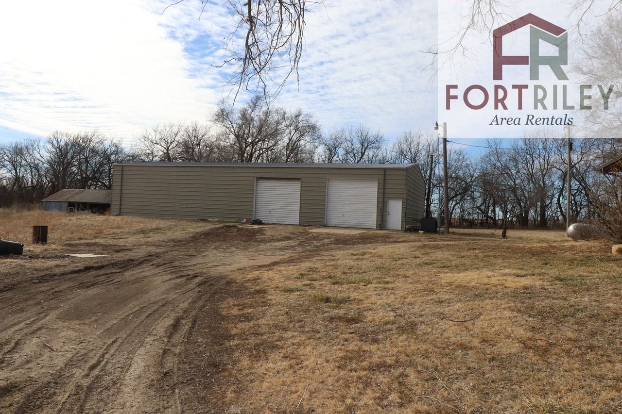 1554 3325 Ave - Photo 3 of 26