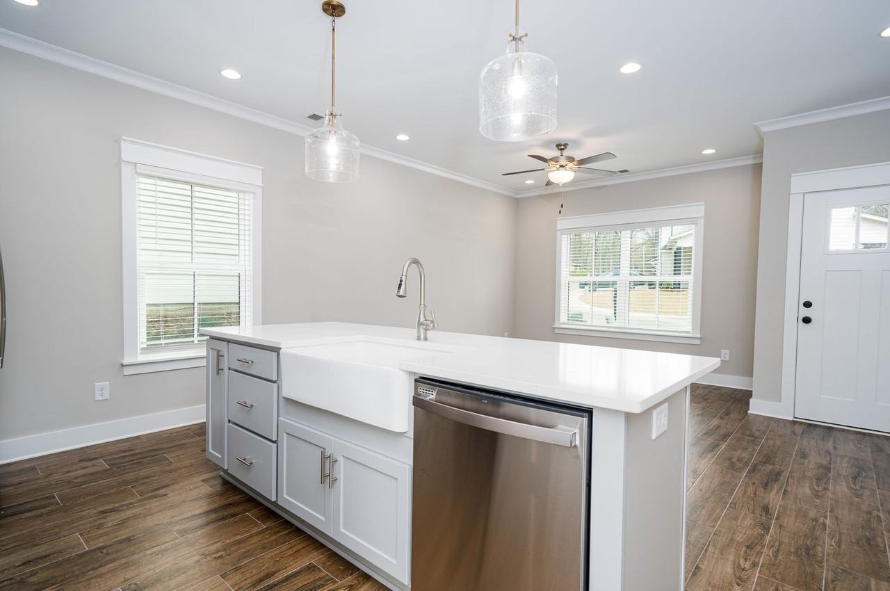 1524 Cottage Grv - Photo 3 of 29