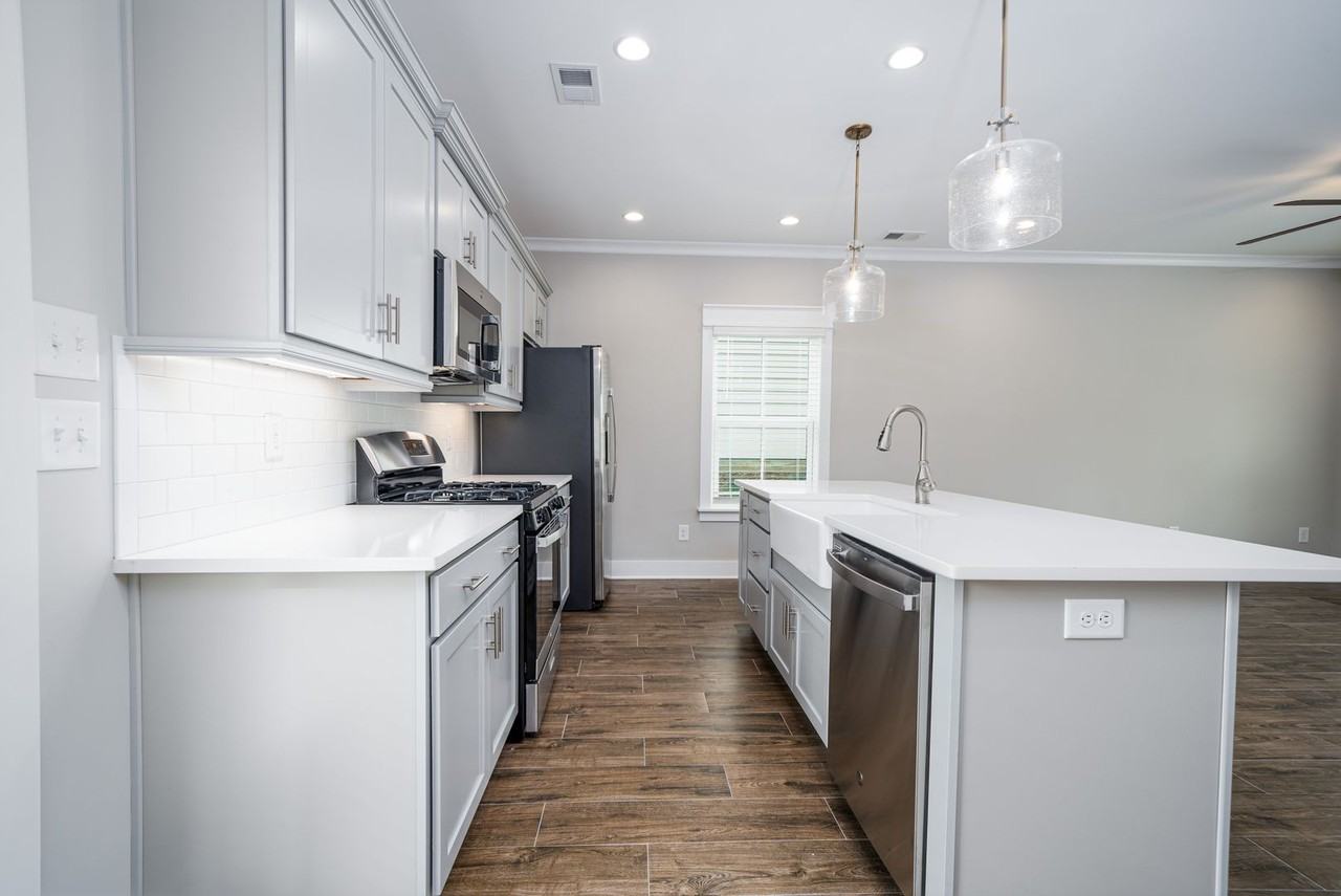 1524 Cottage Grv - Photo 4 of 29
