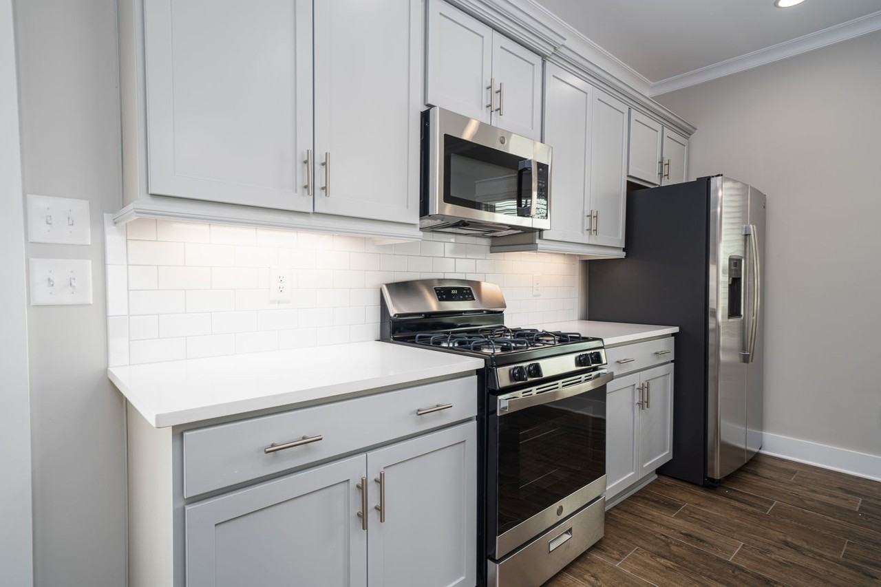 1524 Cottage Grv - Photo 5 of 29