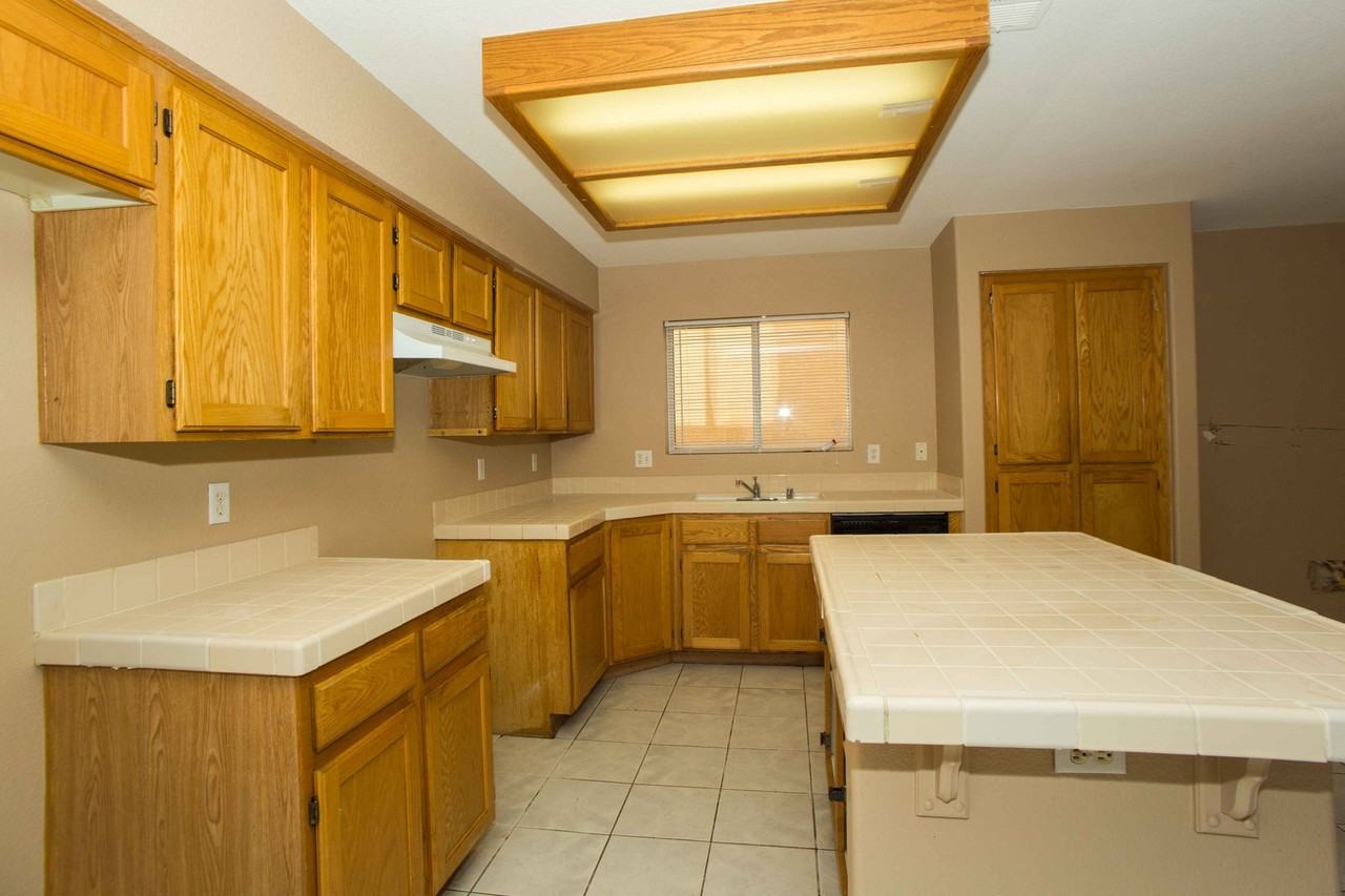6562 Hayden Peak Ln - Photo 3 of 11