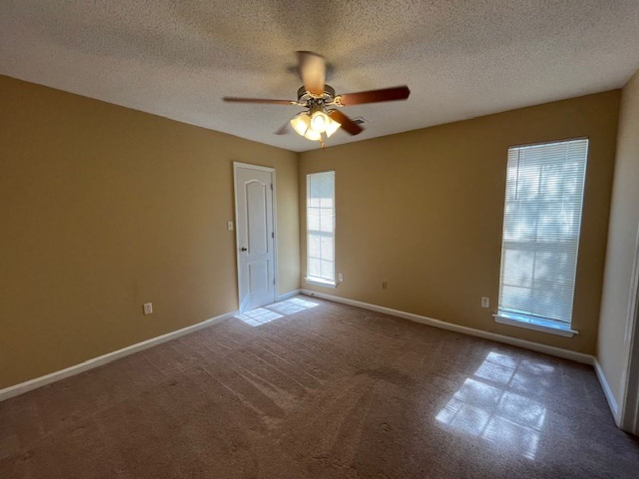 3742 Iron Horse Dr - Photo 4 of 9
