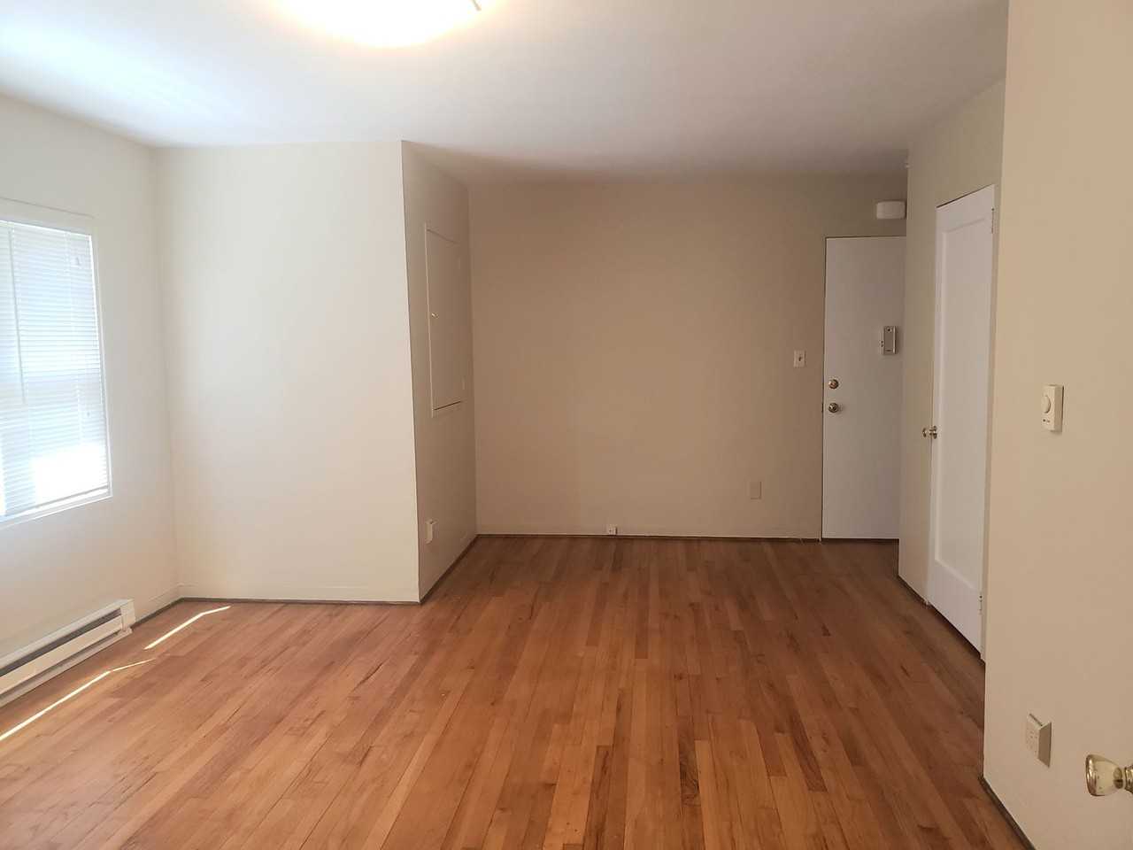 1416 Se Duke St - Photo 4 of 16