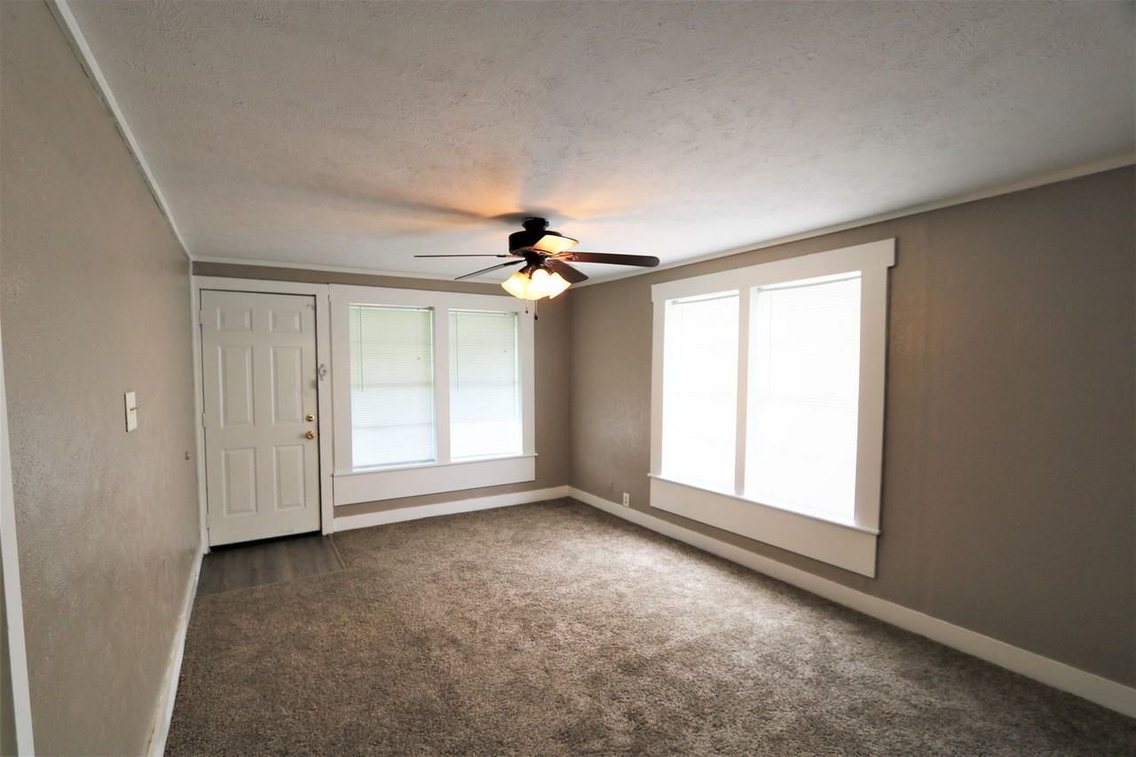 1918 6th St - Photo 2 of 9