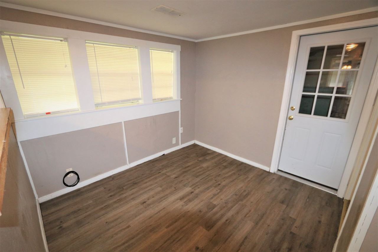 1918 6th St - Photo 3 of 9