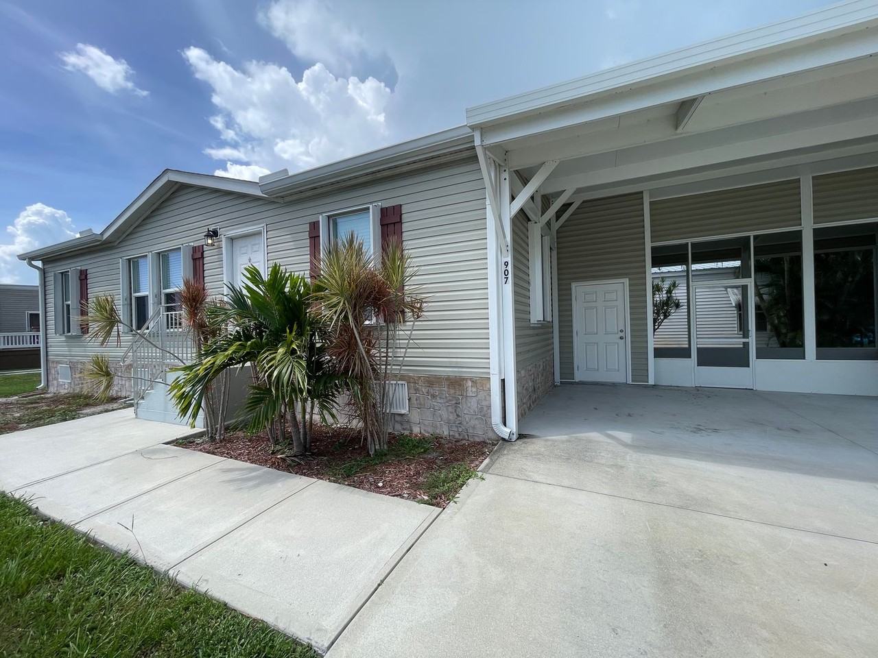 907 Barefoot Blvd - Photo 2 of 27