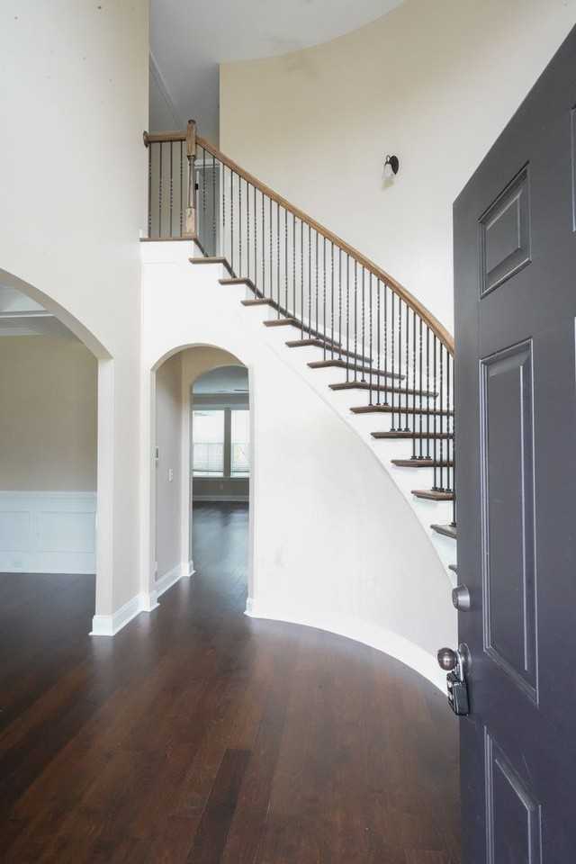 112 Bellevue Blvd - Photo 4 of 32