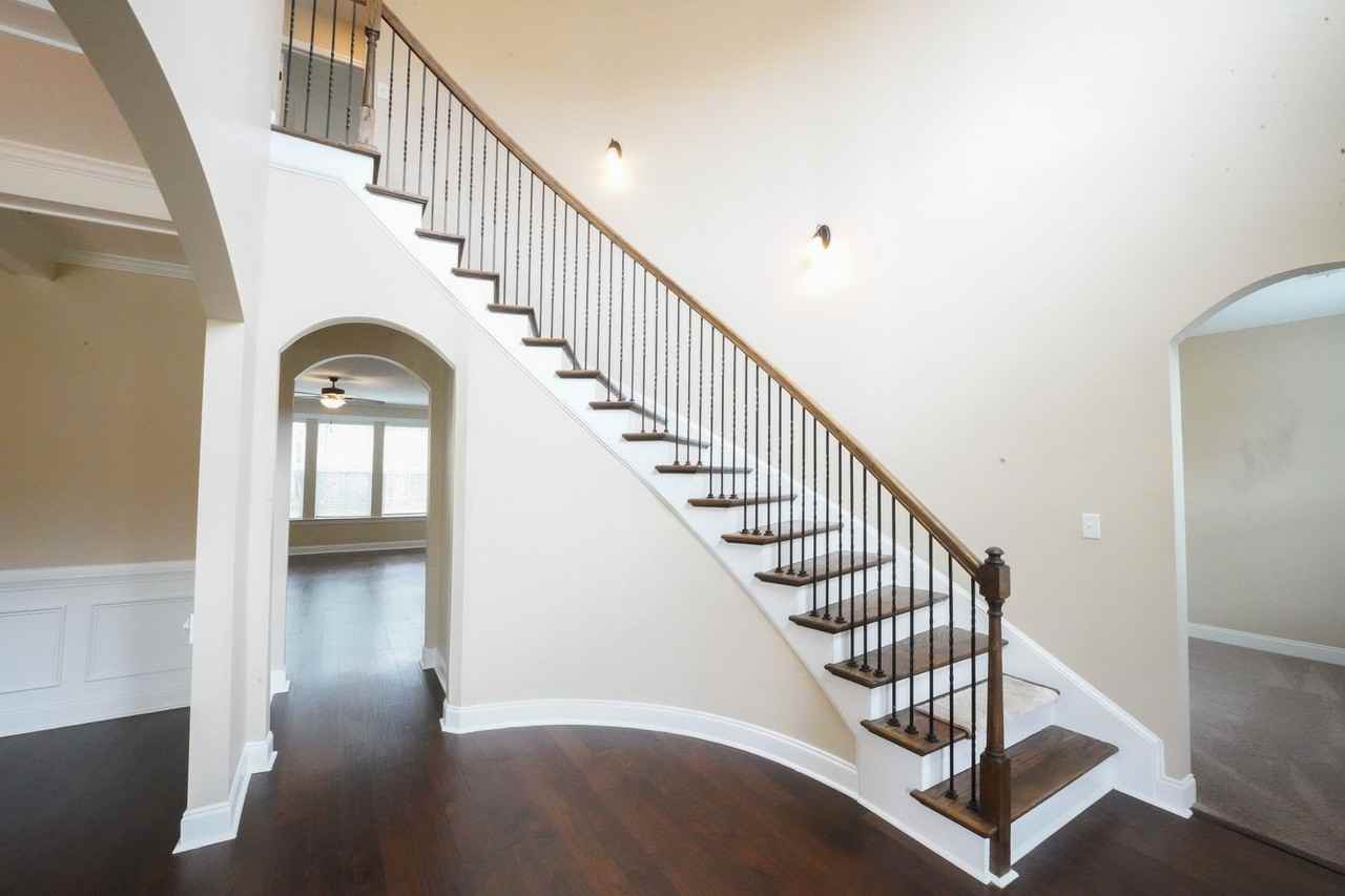 112 Bellevue Blvd - Photo 5 of 32