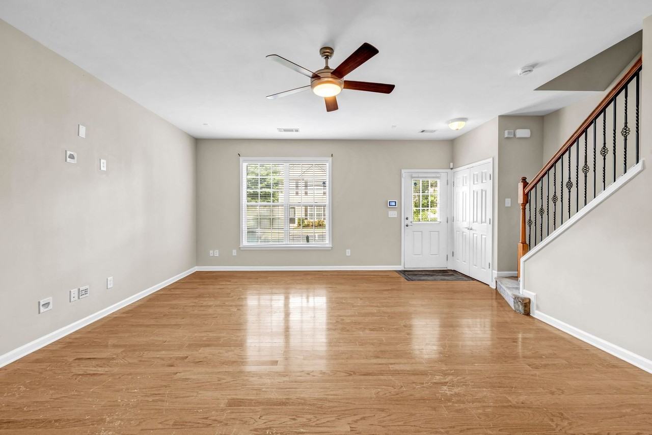 2739 Deerwood Lane Southwest - Photo 5 of 22