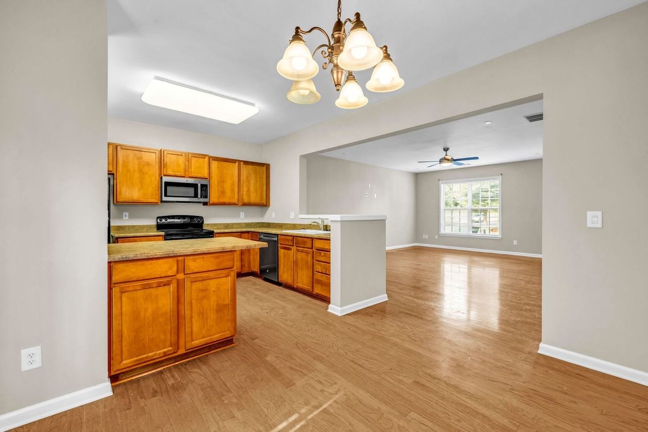 2739 Deerwood Lane Southwest - Photo 7 of 22