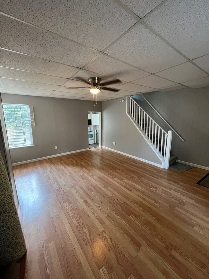 226 W Tilghman St - Photo 2 of 14