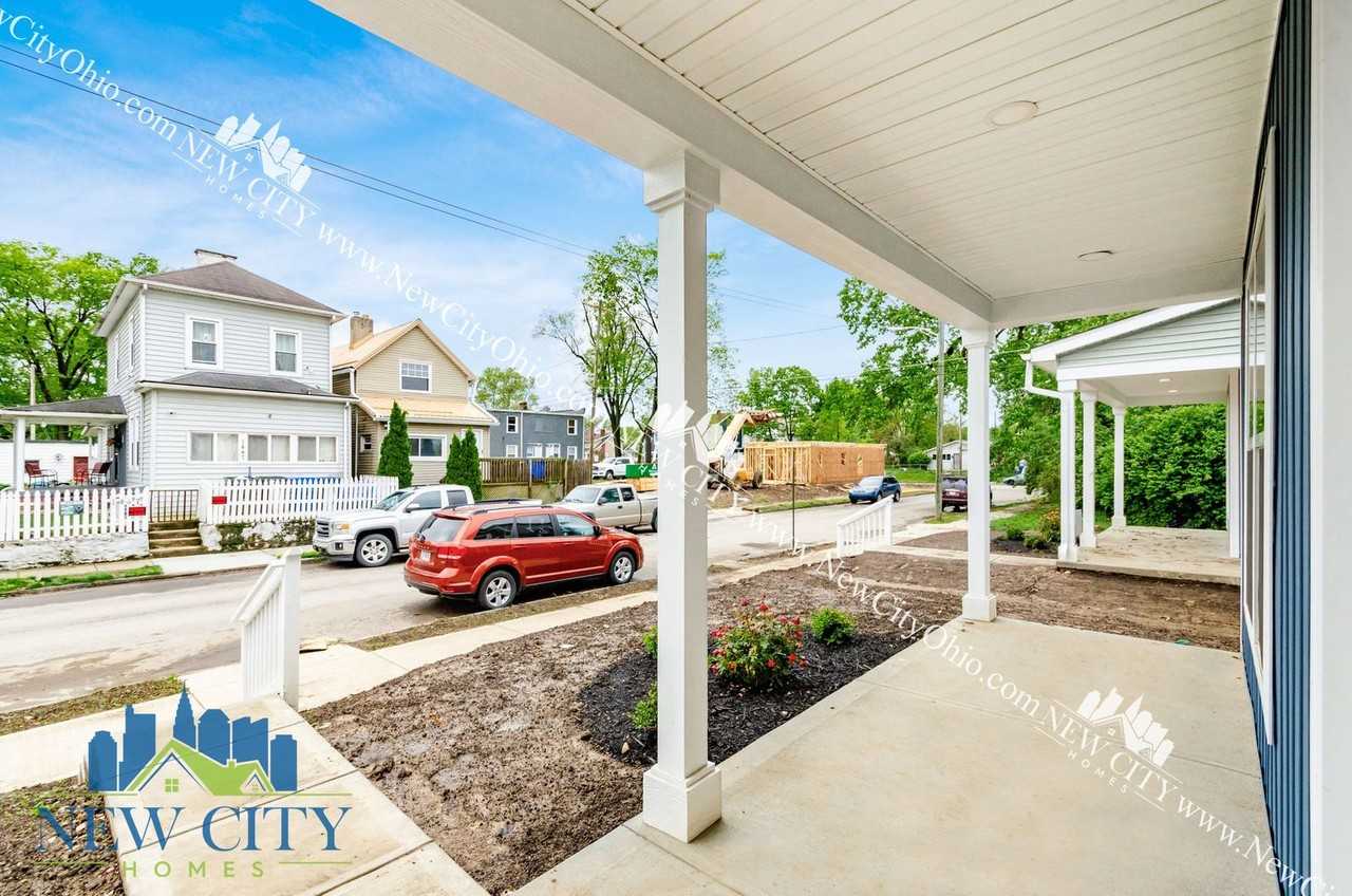 1446 Wendell Ave - Photo 4 of 40