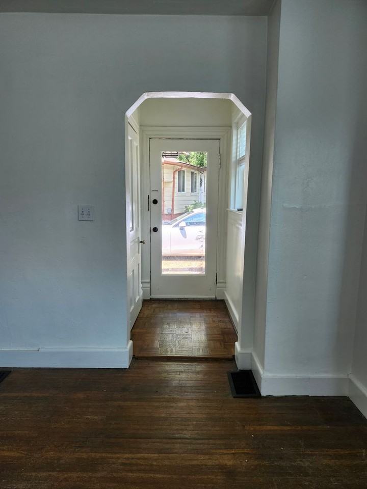 218 Vreeland St - Photo 2 of 8