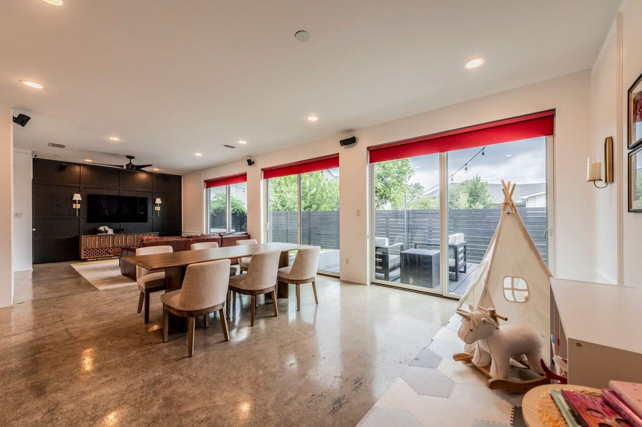 371 Everest Ave - Photo 2 of 11