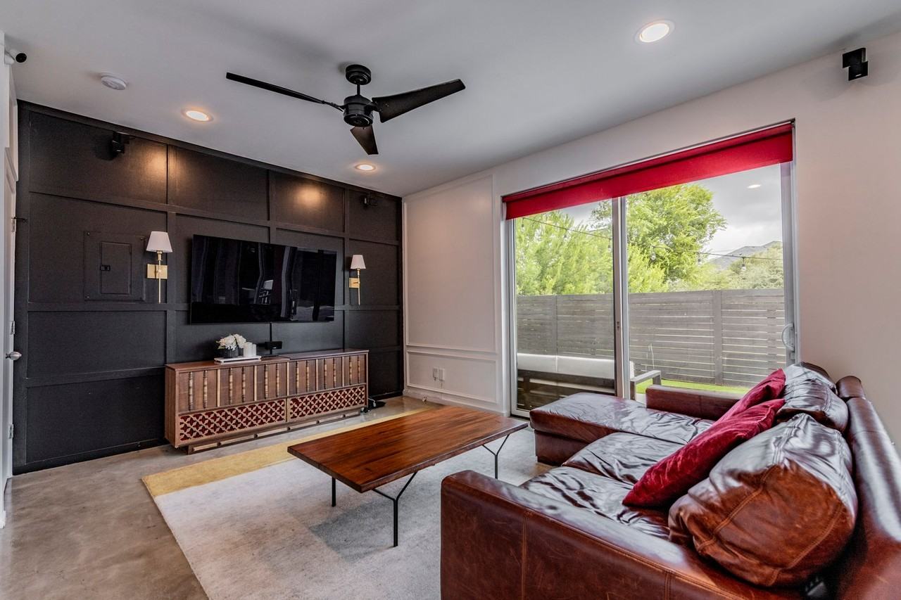 371 Everest Ave - Photo 3 of 11