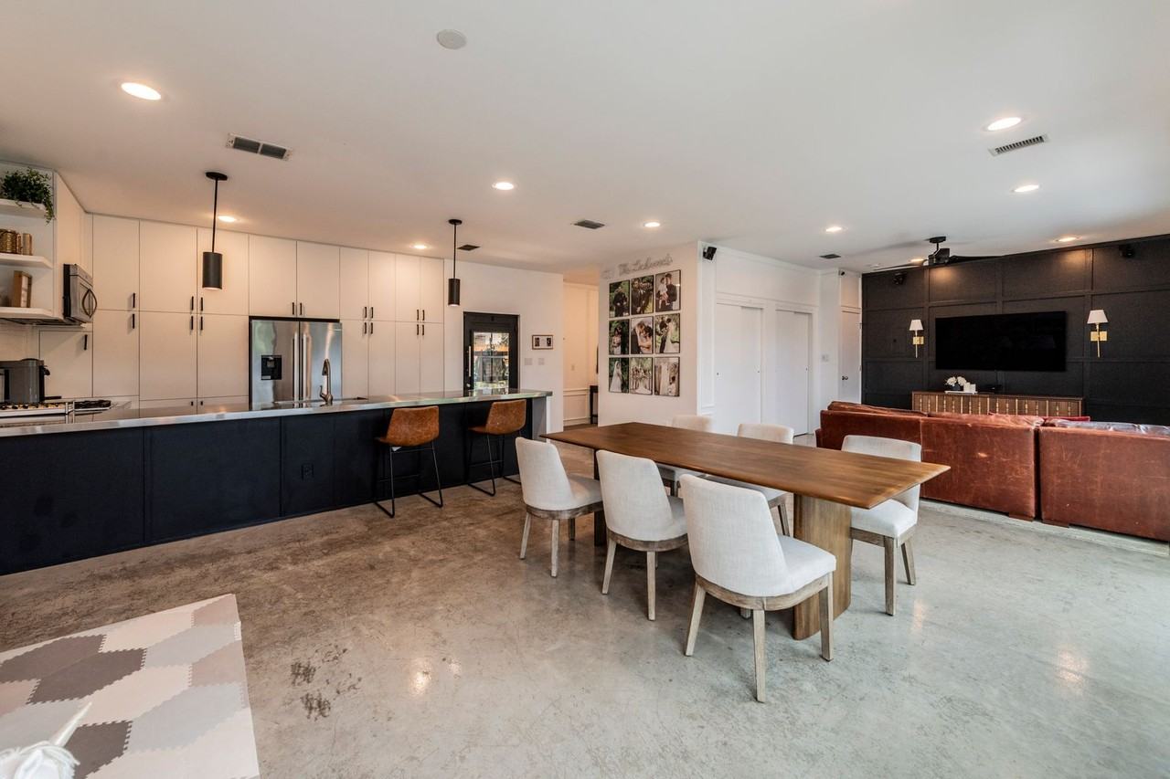 371 Everest Ave - Photo 4 of 11